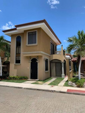 Poolside home in gated community, walk 2 the beach